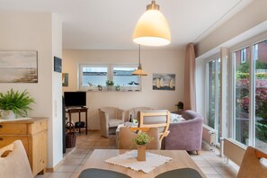 Fernseher, Kamin, DVD-Player, Stereoanlage