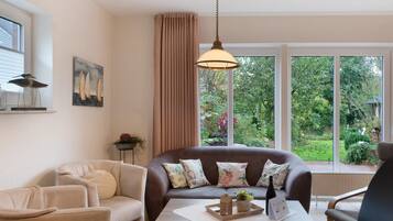 TV, fireplace, DVD player, stereo