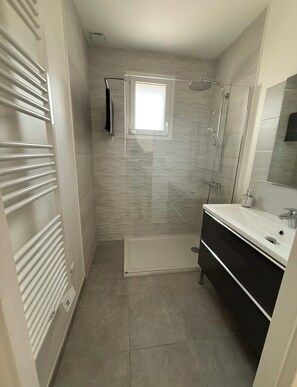 تجهيزات دش، مجففات شعر، مناشف