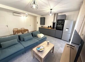 TV - Le Balcon du ponant- T3 with terrace/view of park (Port-Saint-Louis-du-Rhône)