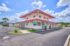Exterior - Hôtel Domaine du Lac Bleu (Saint-Laurent-du-Maroni)