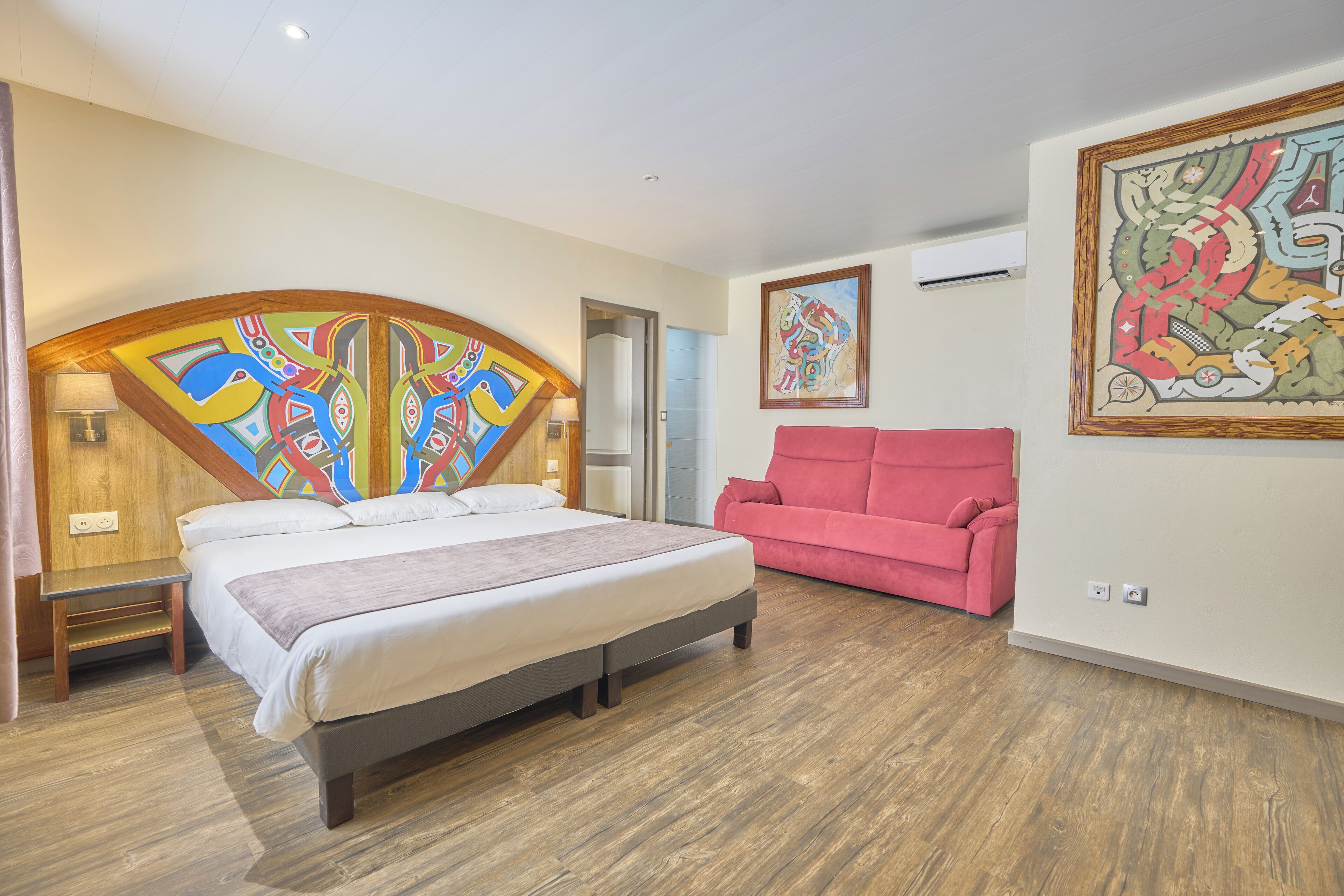 Suite estàndard | Minibar, caixa forta a l'habitació, cortines opaques i wifi gratuïta 