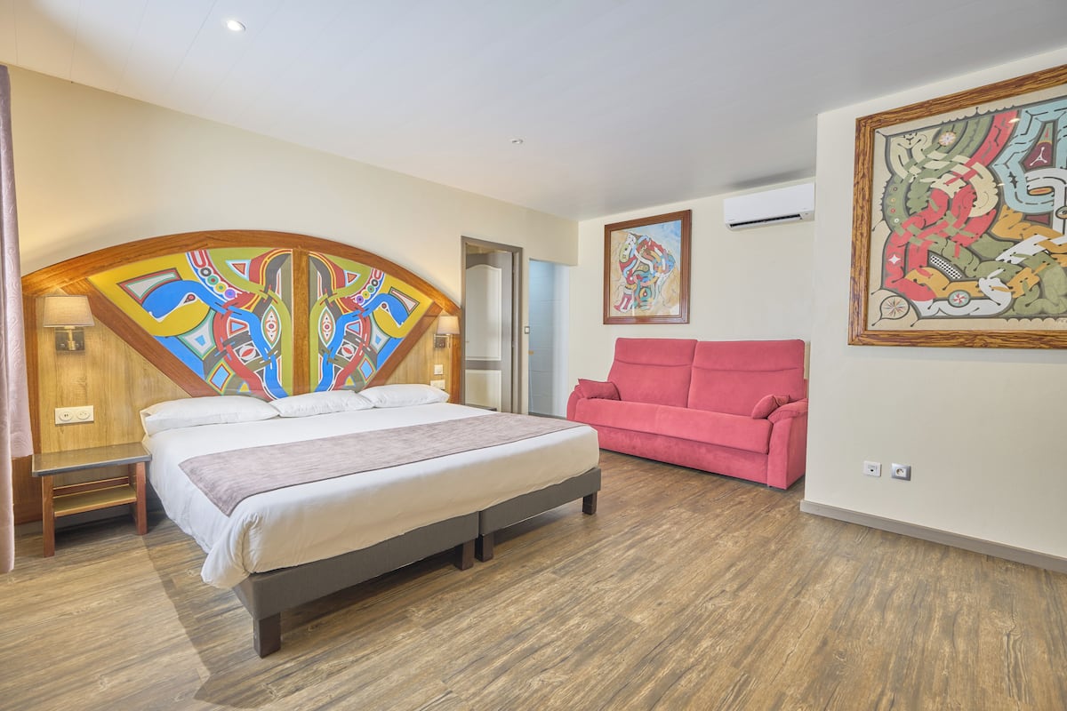 Suíte standard | Frigobar, cofres nos quartos, cortinas blackout, Wi-Fi de cortesia