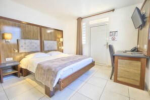 Classic Studio | Minibar, in-room safe, blackout drapes, free WiFi - Hôtel Domaine du Lac Bleu (Saint-Laurent-du-Maroni)