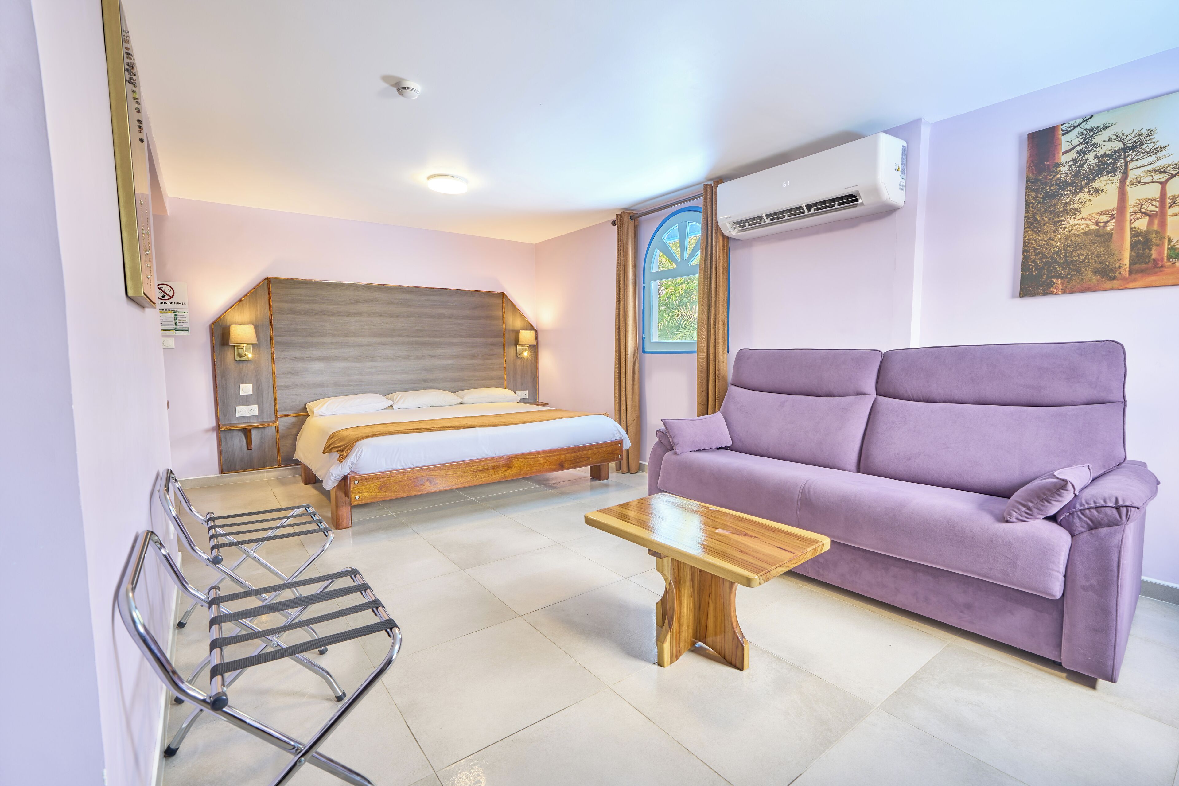 Minibar, coffres-forts dans les chambres, rideaux occultants