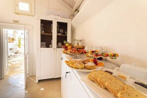 Room, 1 Bedroom, Smoking | Dining - Room-b&b in Gallipoli Master Room (Gallipoli)