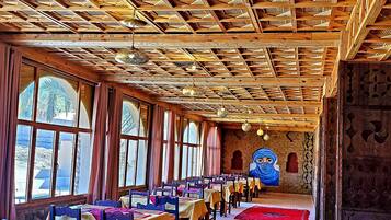 ๋งค์ผ ๋ทํ ๋ฌด๋ฃ ์์นจ ์์ฌ ํฌํจ