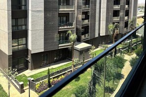 المنطقة المحيطة بالمنشأة