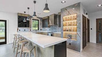 Fridge, stovetop