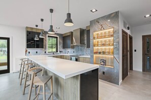 Refrigerador y parrilla de estufa