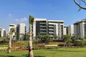 المنشأة من الخارج