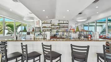 Bar (en la propiedad)