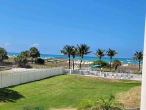 Property grounds - Sunset Beachfront Suite - Gulf Views Pool Paradise (Treasure Island)
