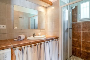 Shower, towels