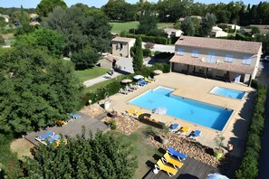 Pool - Holiday Home 'Gite Fontenelle Alpilles' with Shared Pool, Wi-Fi & Air Conditioning (Arles)