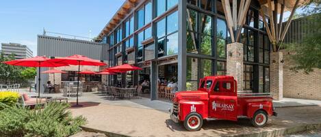 屋外ダイニングエリア