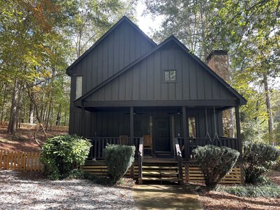 Brockton Bungalow- Charming Cabin Just Outside of Athens!