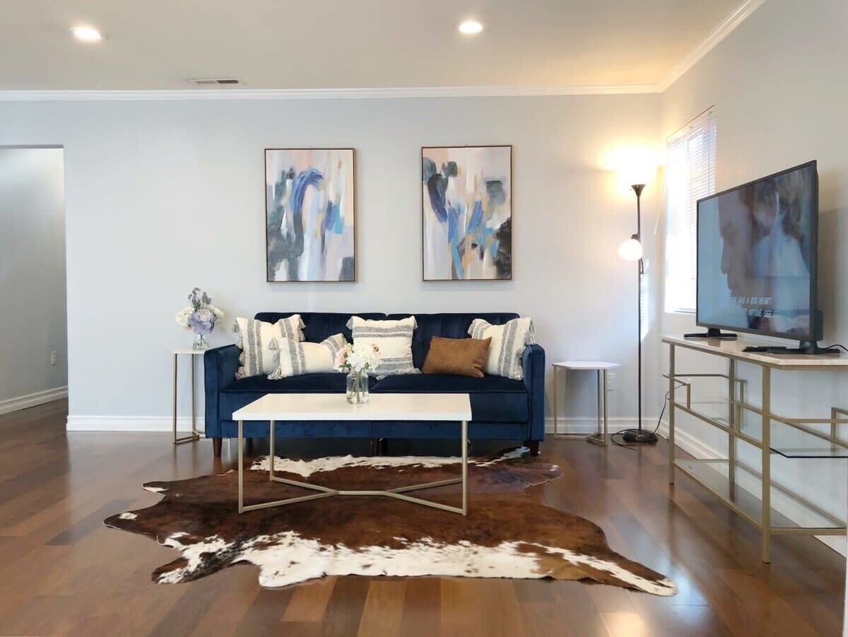 Casa (2 Bedrooms) | Sala de estar | Televisión de pantalla plana de 43 pulgadas con canales por cable 