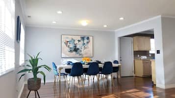 單棟房屋 (2 Bedrooms) | 房內用餐