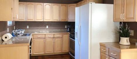 独立别墅 (2 Bedrooms) | 私人厨房 | 微波炉、烤箱、茶具/咖啡用具、搅拌机