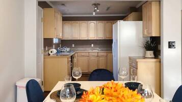 Rumah (2 Bedrooms) | Makan di kamar