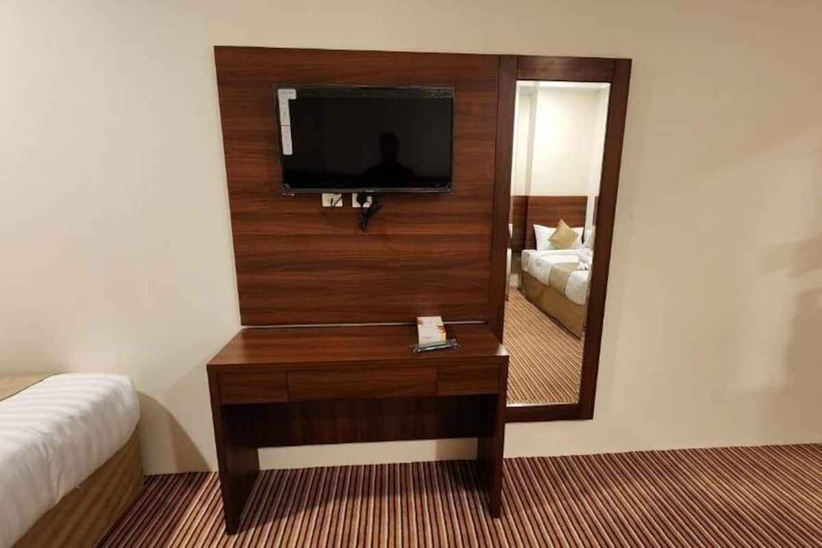 WiFi (free), bed sheets