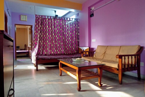 Charming 2-bedroom apartment in delightful Kolkata with single room AC