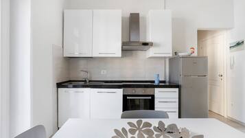 Kühlschrank, Ofen, Herdplatte, Geschirrspüler