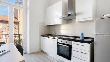 Frigorifero, forno, piano cottura, lavastoviglie