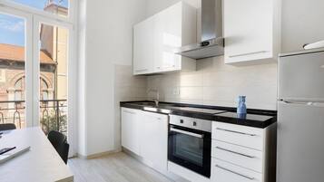 Frigorifero, forno, piano cottura, lavastoviglie