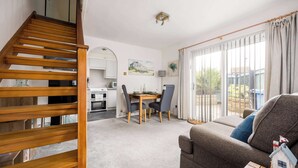 Living area - Quai Des Pecheurs - With Views from Bedroom Overlooking the Harbour (Poole)