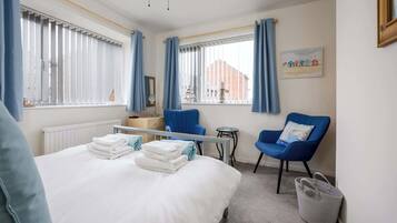 1 habitación, tabla de planchar con plancha, wifi y ropa de cama