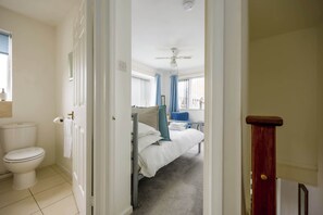 Ducha, secador de pelo, toallas