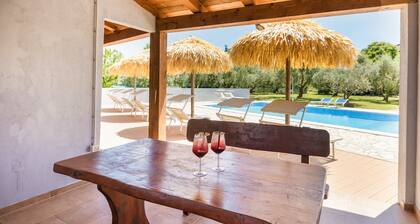 Villa Marceta with shared Pool