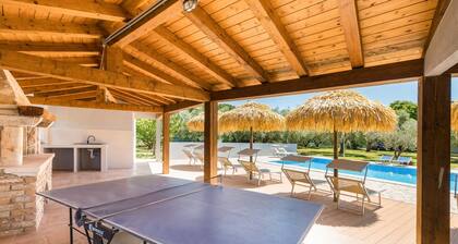 Villa Marceta with shared Pool