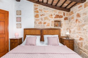 4 soveværelser, pengeskab på værelset, strygejern/strygebræt