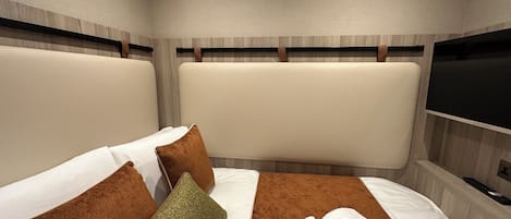 Free minibar items, in-room safe, laptop workspace, blackout curtains