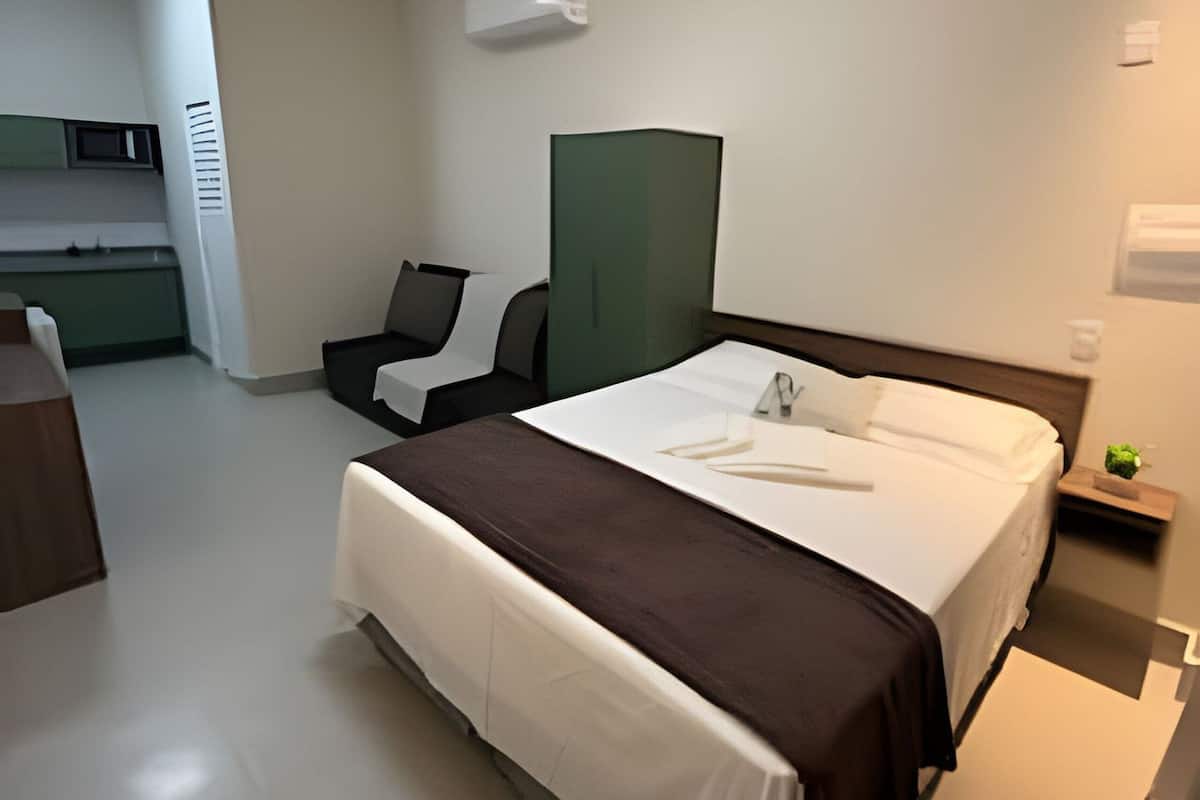 Standard Studio | Blackout drapes, iron/ironing board, WiFi (free)