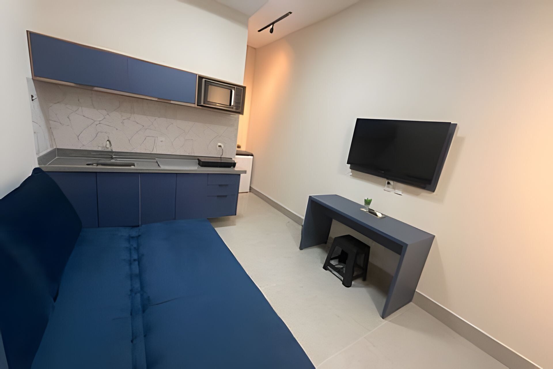 Standard Studio | Blackout drapes, iron/ironing board, WiFi (free)