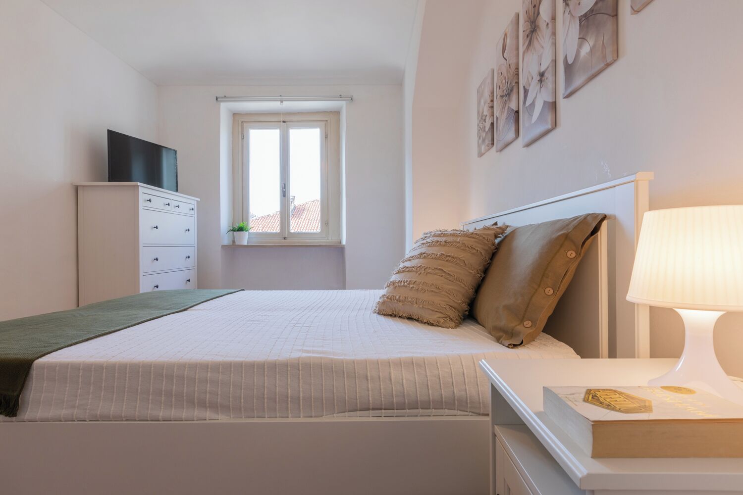 Apartment, 1 Bedroom | Iron/ironing board, WiFi (free)