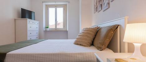 Iron/ironing board, free WiFi