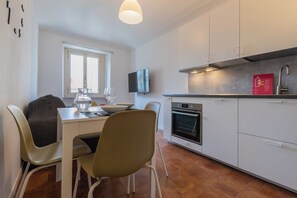 Lägenhet - 1 sovrum | Eget kök | Mikrovågsugn, ugn, spishäll och diskmaskin