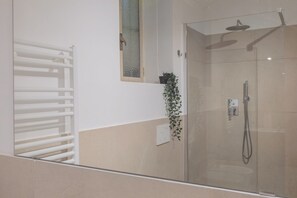 Apartment, 1 Bedroom | Bathroom | Hair dryer, towels, soap, shampoo - Il Papiro Apartment by Wonderful Italy (Turin)
