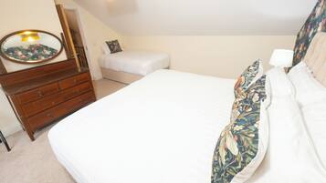 9 bedrooms, iron/ironing board, WiFi, bed sheets