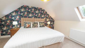 9 bedrooms, iron/ironing board, WiFi, bed sheets