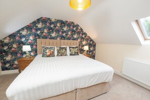 9 bedrooms, iron/ironing board, WiFi, bed sheets