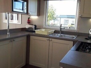 Cookware/dishes/utensils