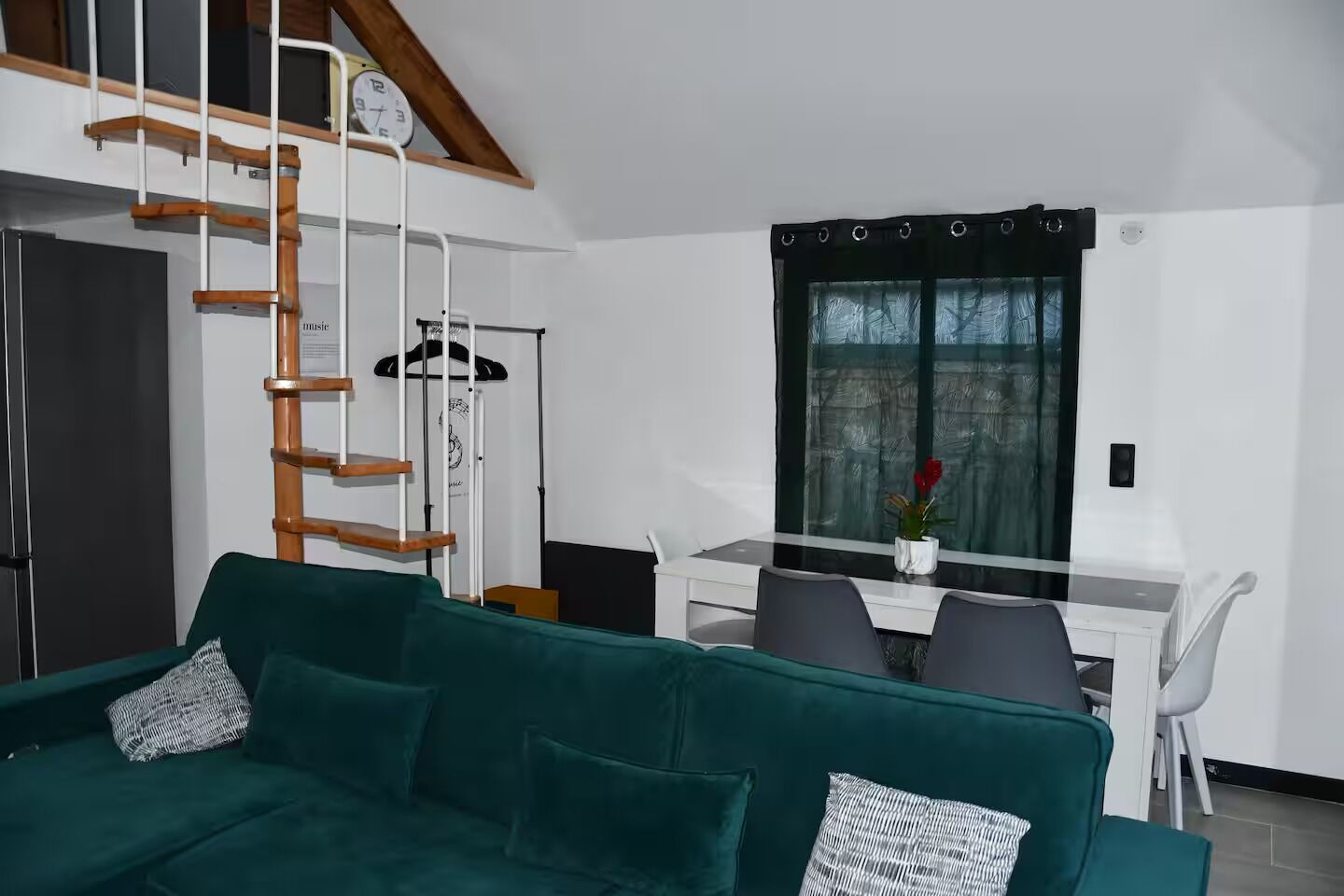 Smart TV, books, music library, video library