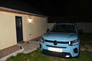 المنطقة المحيطة بالمنشأة