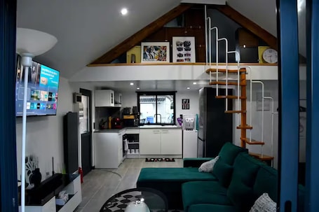 Smart-TV, Bücher, Musikbibliothek, Videothek. Eden House 5 minutes from Falaise, 25 minutes from Clecy and Caen